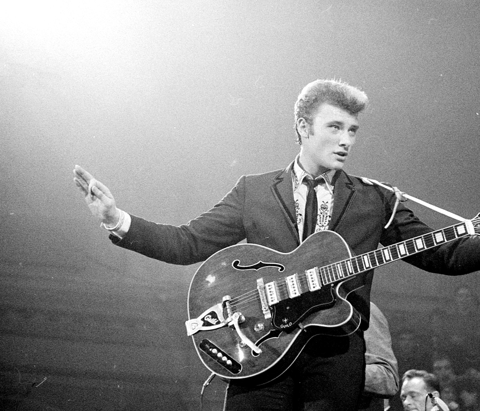 Johnny Hallyday jeune avec guitare